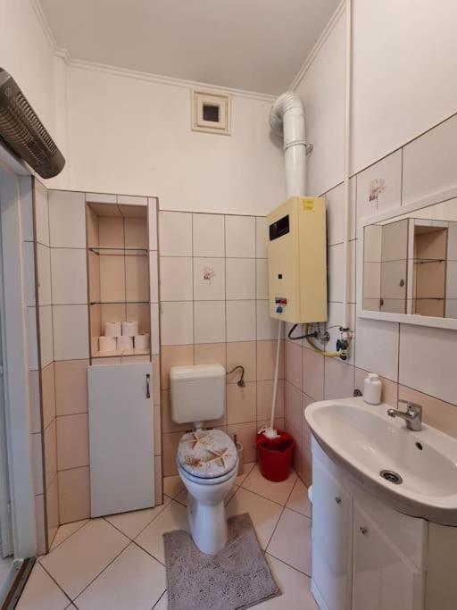 Vintage Apartman In City Center Miskolc Exterior photo