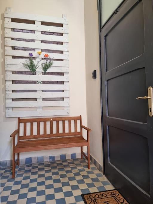 Vintage Apartman In City Center Miskolc Exterior photo