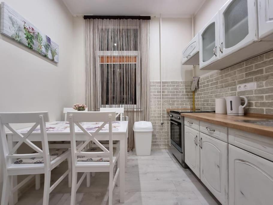 Vintage Apartman In City Center Miskolc Exterior photo